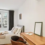 1Br Near Palais Royal & Louvre * 파리